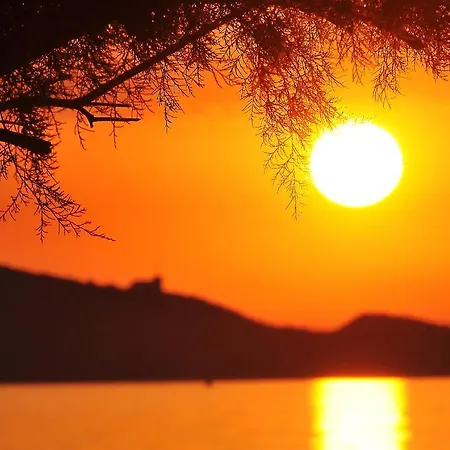 Tettola فندق سانت فلوران