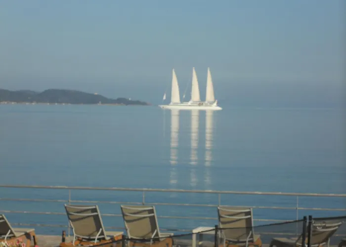 Hotel Tettola Saint-Florent (Corsica)