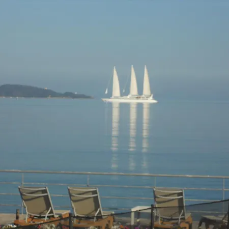 Hotel Tettola Saint-Florent (Corsica)